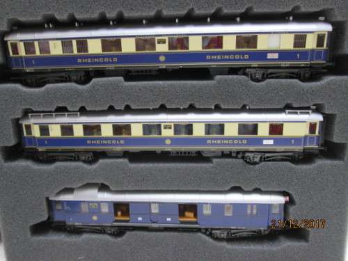 HO SCALE : MARKLIN RHEINGOLD TRAIN SET - LOT 346R