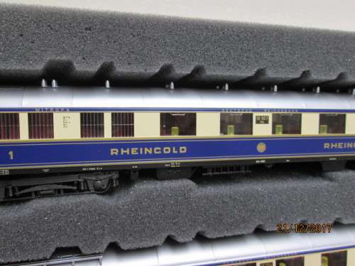 HO SCALE : MARKLIN RHEINGOLD TRAIN SET - LOT 346R