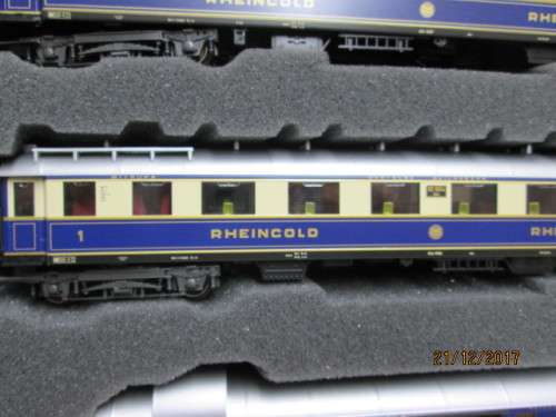 HO SCALE : MARKLIN RHEINGOLD TRAIN SET - LOT 346R