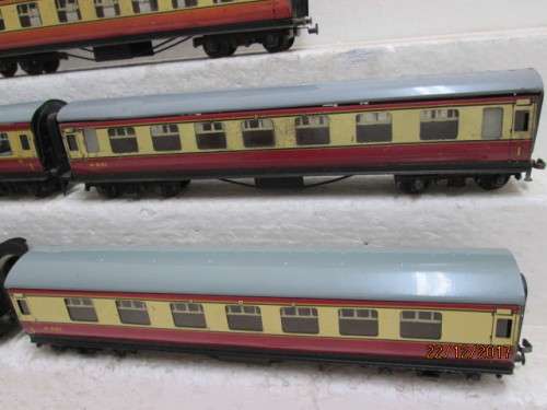 OO SCALE : HORNBY DUBLO x5 PASSENGER COACHES - LOT 610Q