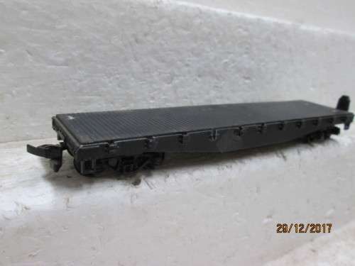HO SCALE : ATHEARN 40' FLAT CAR - LOT 665Q