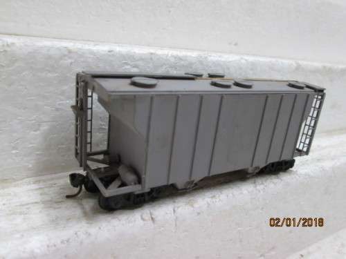 HO SCALE : CLOSED HOPPER - LOT 671Q