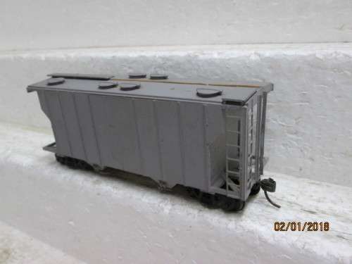 HO SCALE : CLOSED HOPPER - LOT 671Q