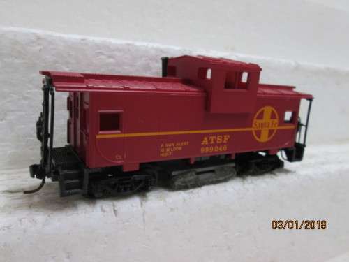 HO SCALE : IHC CABOOSE TRACK CLEANER (SANTE FE) ; BOXED - LOT 779Q