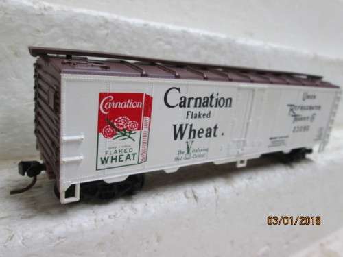 HO SCALE : TRAIN MINIATURE CARNATION BOX CAR - LOT 791Q