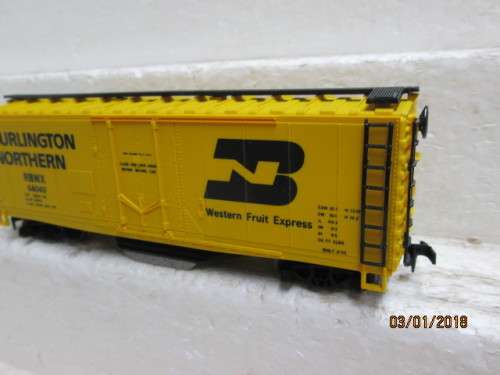 HO SCALE : ROCO BOX CAR RAIL CLEANER (BOXED) - LOT 793Q