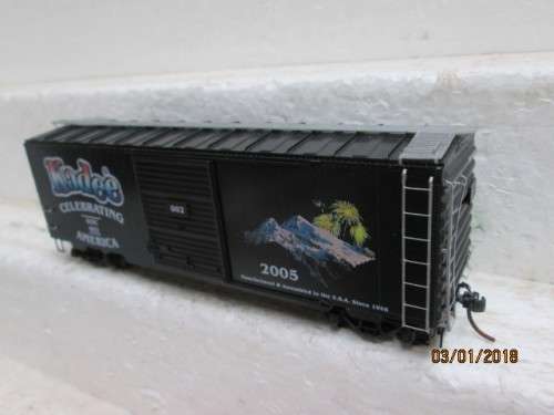 HO SCALE : KADEE 40' BOX CAR (CELEBRATING AMERICA 2005) : BOXED - LOT 799Q
