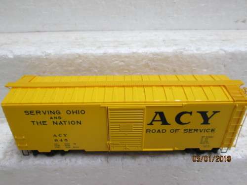 HO SCALE : KADEE 40' BOX CAR (ACY) : BOXED - LOT 800Q