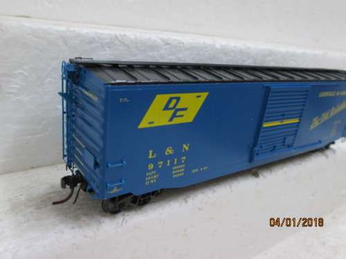 HO SCALE : KADEE 50' PS-1 BOX CAR (LOUISVILLE & NASHVILLE) : BOXED - LOT 801Q