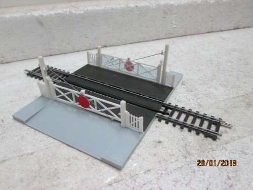 HO/OO SCALE : RAIL CROSSING GATES - LOT 984Q
