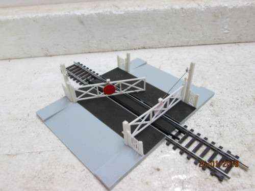 HO/OO SCALE : RAIL CROSSING GATES - LOT 984Q