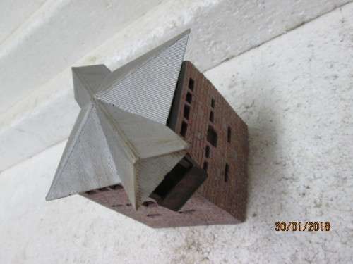 HO SCALE : SAR BRIDGE BLOCK HOUSE - LOT 15R