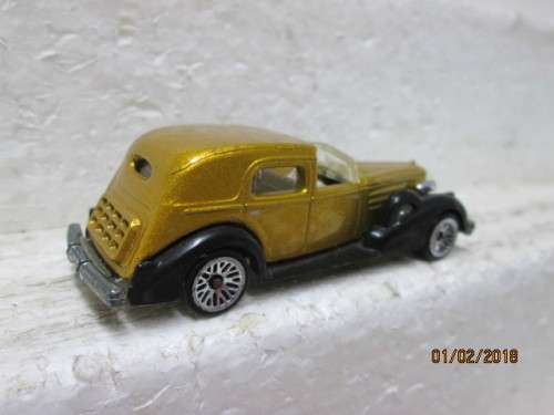 DIE CAST - HOTWHEELS 1935 CADILLAC (Reduced to clear) - LOT 51R