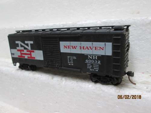 HO SCALE : ATHEARN BOX CAR (NEW HAVEN) - LOT 227R