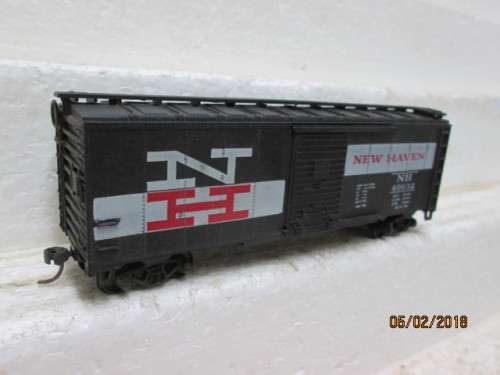 HO SCALE : ATHEARN BOX CAR (NEW HAVEN) - LOT 227R