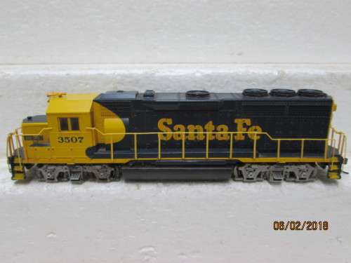 HO SCALE : KBACHMANN SANTE FE DIESEL LOCO (DCC FITTED) - LOT 264R