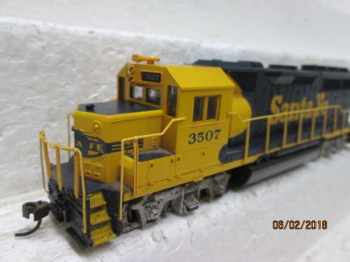 HO SCALE : KBACHMANN SANTE FE DIESEL LOCO (DCC FITTED) - LOT 264R