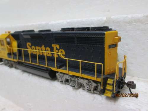 HO SCALE : KBACHMANN SANTE FE DIESEL LOCO (DCC FITTED) - LOT 264R