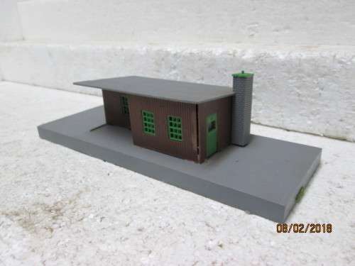 HO SCALE : SMALL STATION SHED ON PLATFORM - LOT 359R