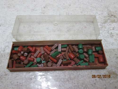 HO SCALE : MERIT CRATES & BARRELS - LOT 395R