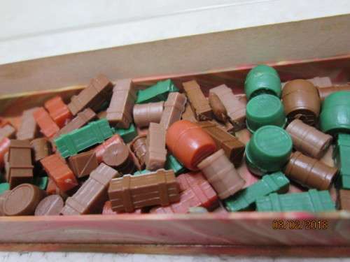 HO SCALE : MERIT CRATES & BARRELS - LOT 395R