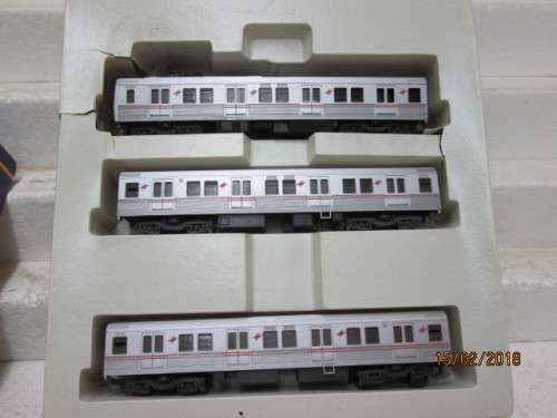 HO SCALE : FRATESCHI SUBURBAN SET (LOCO + 2 WAGONS) - LOT 474R
