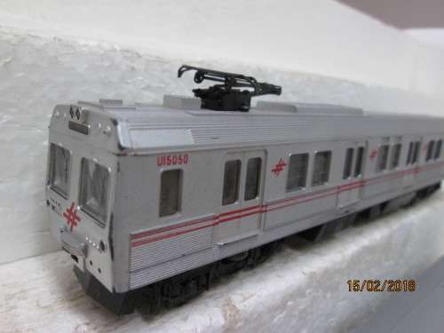 HO SCALE : FRATESCHI SUBURBAN SET (LOCO + 2 WAGONS) - LOT 474R