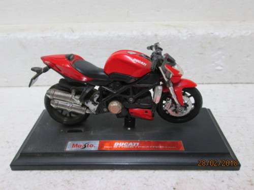 DIE-CAST 1:18 SCALE MAISTO DUCATI STREETFIGHTER S2010 - LOT 503R