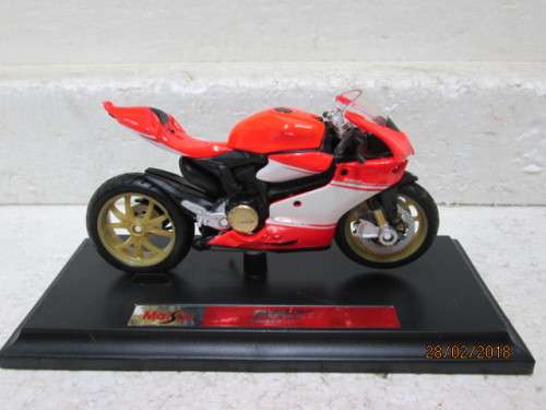 DIE-CAST 1:18 SCALE MAISTO : DUCATI 1199 - LOT 523R