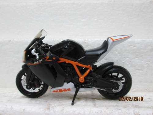 DIE-CAST 1:18 SCALE BBURAGO KTN RCB SUPERBIKE - LOT 537R