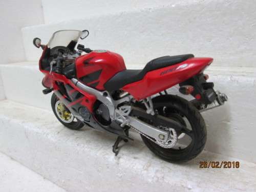 DIE-CAST 1:12 SCALE HONDA CBR 600R MOTORBIKE - LOT 543R
