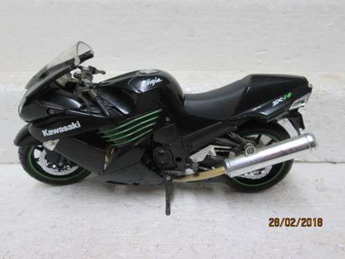 DIE-CAST 1:12 SCALE KAWASAKI NINJA ZX-14 - LOT 544R