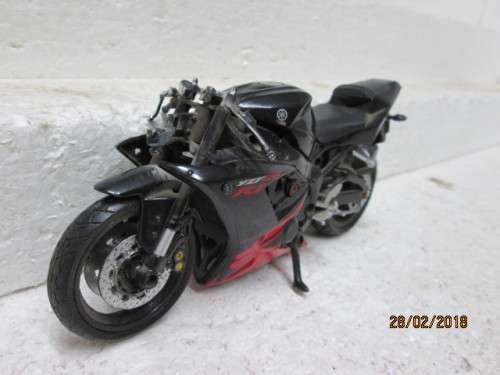 DIE-CAST 1:12 SCALE YAMAHA YZF-R1 (DAMAGED) - LOT 553R