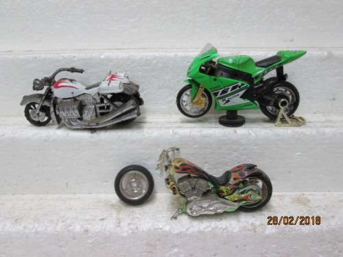 1:18 SCALE x3 ENTRY LEVEL MOTORBIKES - LOT 556R