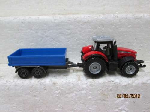 HO SCALE : MAJORETTE MASSEY FERGUERSON 8737 TRACTOR WITH TRAILER - LOT 565R