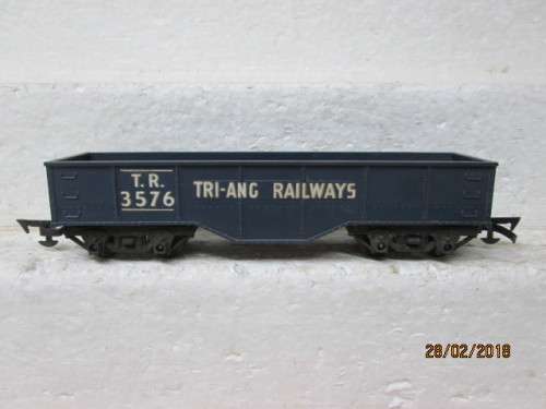OO SCALE : TRI-ANG OPEN GOODS (MADE IN SOUTH AFRICA) - LOT 570R