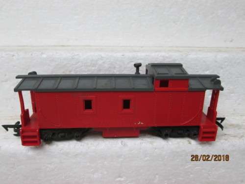 OO SCALE : TRI-ANG CABOOSE (MADE IN SOUTH AFRICA) - LOT 571R