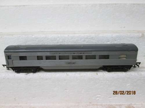 OO SCALE : TRI-ANG PASSENGER COACH (MADE IN SOUTH AFRICA) - LOT 572R