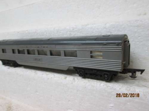 OO SCALE : TRI-ANG PASSENGER COACH (MADE IN SOUTH AFRICA) - LOT 572R