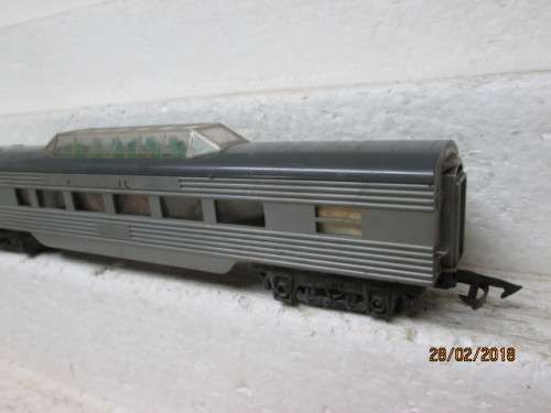 OO SCALE : TRI-ANG PASSENGER COACH WITH SKY ROOF (MADE IN SOUTH AFRICA) - LOT 573R