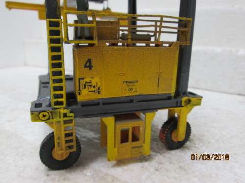 HO SCALE : SAR HARBOUR CONTAINER CRANE (SCRATCH BUILT) - LOT 615R