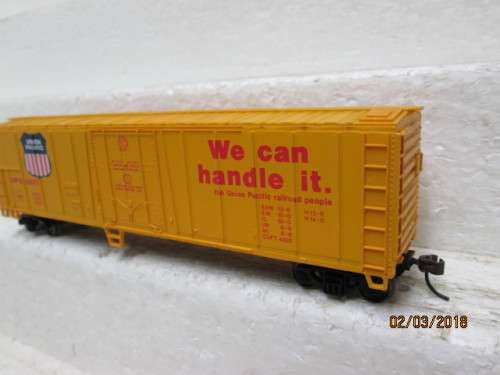 HO SCALE : BACHMANN UNION PACIFIC BOX CAR - LOT 647R