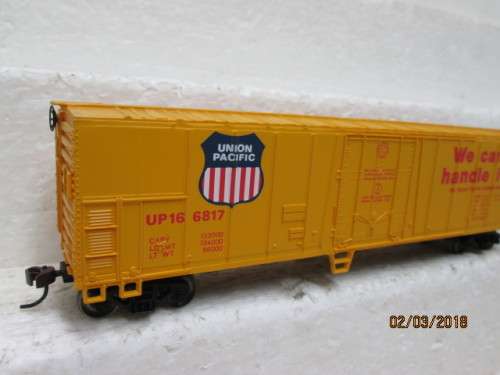 HO SCALE : BACHMANN UNION PACIFIC BOX CAR - LOT 647R