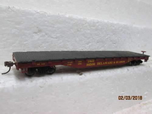 HO SCALE : BACHMANN DELAWARE & HUDSON FLAT CAR - LOT 648R
