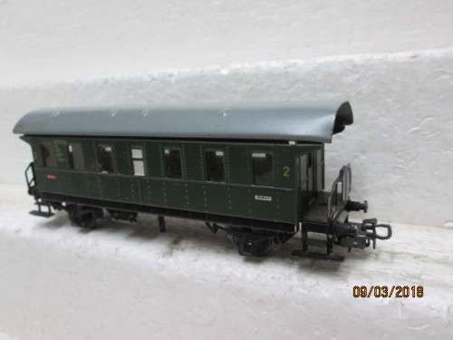 HO SCALE : MARKLIN SECOND CLASS COACH - LOT 690R