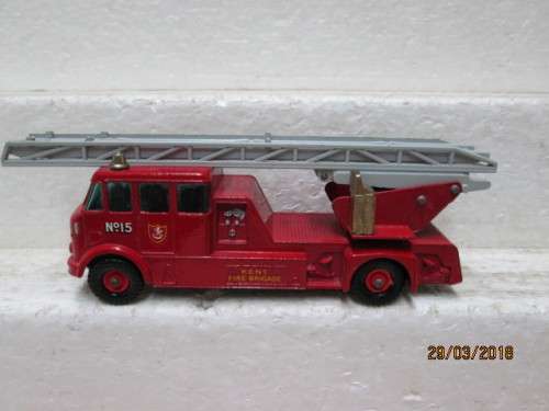 DIE CAST : MATCHBOX KING SIZE: MERRYWEATHER FIRE ENGINE - LOT 351S