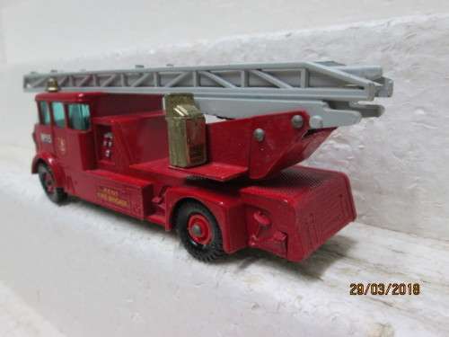 DIE CAST : MATCHBOX KING SIZE: MERRYWEATHER FIRE ENGINE - LOT 351S