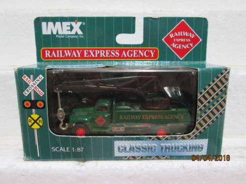 HO SCALE : RAILWAY EXPRESS AGENCY BREAKDOWN TRUCK (BOXED) - LOT 439S