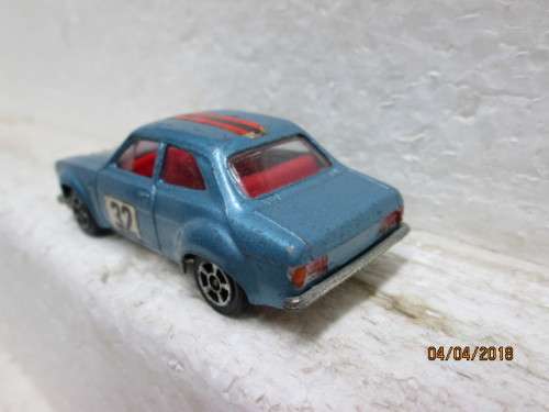 DIE CAST CORGI JUNIORS : WHIZZWHEELS  FORD ESKORT - LOT 442S