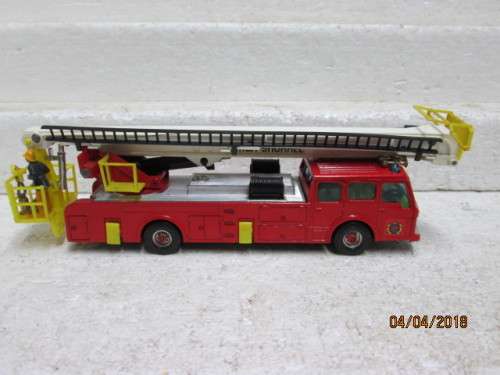 DIE CAST CORGI SIMON SNORKEL : DENNIS FIRE TRUCK - LOT 462S